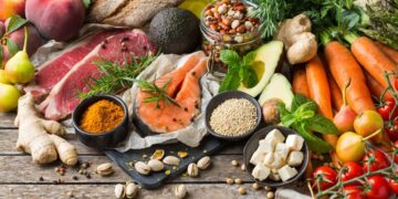 Ăn uống thế nào sau khi tiêm vắc xin Covid-19?