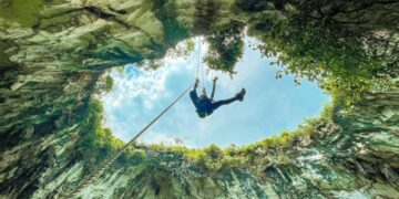 Hà Giang có một hố sụt đẹp như dựng từ phim Hollywood ít người biết