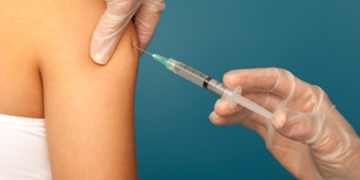 Những tác dụng phụ bình thường sau tiêm vắc xin