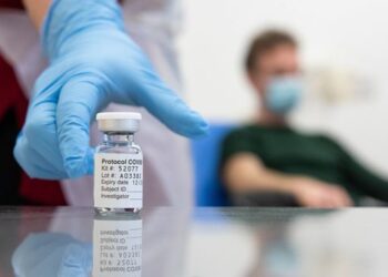 Tiêm vắc xin là cách thức hiệu quả để chống lại Covid-19