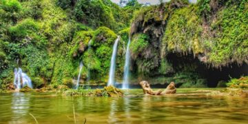 Phát hiện tiên cảnh ẩn giữa núi rừng Mộc Châu