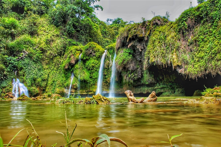 Phát hiện tiên cảnh ẩn giữa núi rừng Mộc Châu