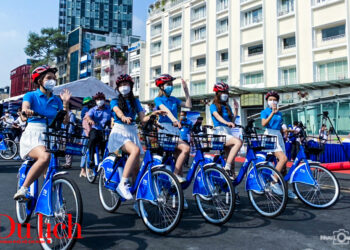 Người dân TP.HCM háo hức trải nghiệm xe đạp công cộng