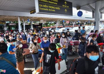 Yêu cầu làm rõ việc tăng giá vé máy bay đến TP.HCM