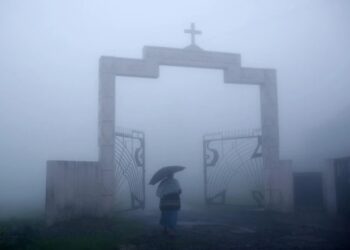 Cận cảnh ngôi làng ẩm ướt nhất thế giới