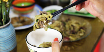 Nấu thêm cơm cho món dưa gang muối xào thịt bò