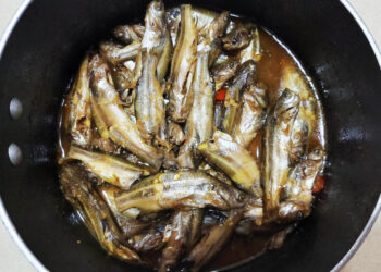 Anh mua cá chốt về kho đi, ngon lắm