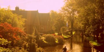 Ngôi làng không đường nhưng nhiều cầu, yên tĩnh mà vang tiếng chim