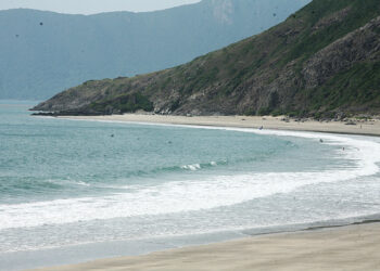 Ăn sáng Sài Gòn, lên tàu cao tốc đến Côn Đảo ăn trưa