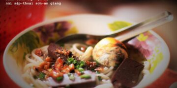 Về Núi Sập nhớ ăn bánh canh tép vịt lộn