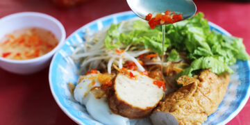 Bánh cuốn Song Mộc, vì sao người mê kẻ chê?