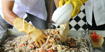 Tận mắt coi cách làm mắm tôm chà Gò Công