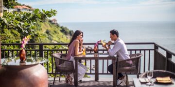 Khu biệt thự nghỉ dưỡng sang trọng bên bờ vịnh Lăng Cô