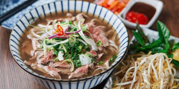 Muôn kiểu vinh danh bánh mì và phở trên báo nước ngoài