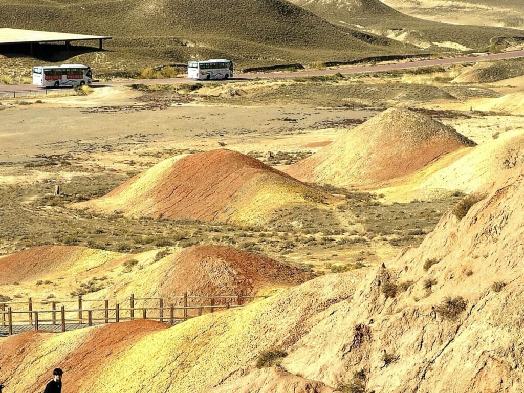 Nhật ký tour caravan Tây An – Tân Cương: Lên núi Cầu Vồng, qua sông Hoàng Hà, thăm chùa Đại Phật