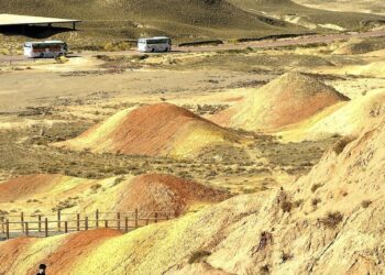 Nhật ký tour caravan Tây An – Tân Cương: Lên núi Cầu Vồng, qua sông Hoàng Hà, thăm chùa Đại Phật