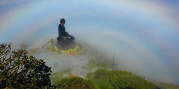 Xuất hiện phật quang trong biển mây hồng trên đỉnh Fansipan