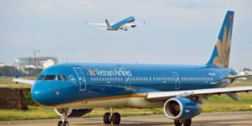 Vé máy bay Tết 2024 nhiều, nhưng giá rất cao