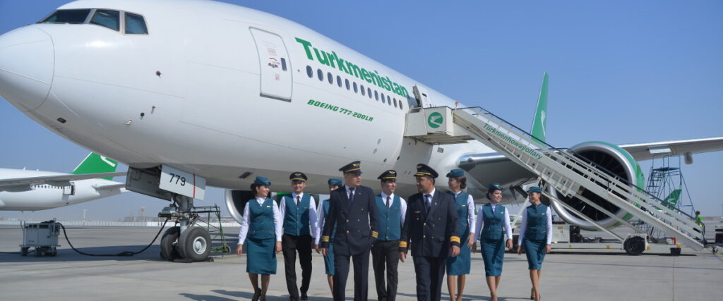 Đón chuyến bay đầu tiên của Turkmenistan Airlines đến TP.HCM ngày 6/3