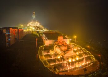 Tượng Bồ Tát Di Lặc trên núi Bà Đen – tuyệt tác kiến trúc từ 6.688 viên đá