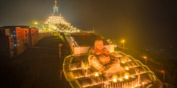 Tượng Bồ Tát Di Lặc trên núi Bà Đen – tuyệt tác kiến trúc từ 6.688 viên đá