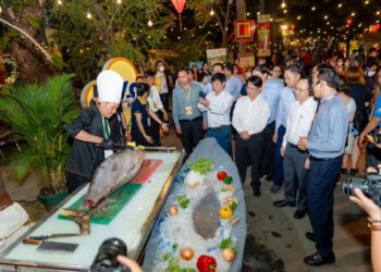 Thưởng thức hơn 400 món ngon tại lễ hội ẩm thực ở Văn Thánh