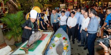 Thưởng thức hơn 400 món ngon tại lễ hội ẩm thực ở Văn Thánh