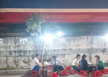 Nơi ngồi lể ốc mà tàu lửa chạy rầm rập trên đầu