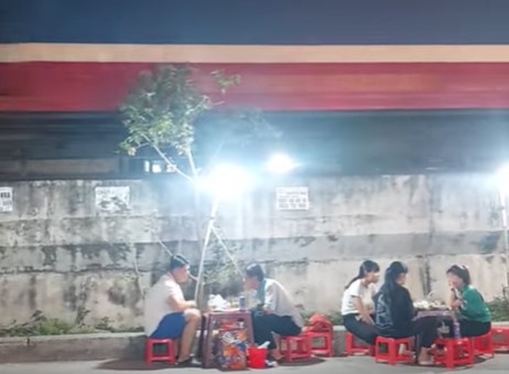 Nơi ngồi lể ốc mà tàu lửa chạy rầm rập trên đầu