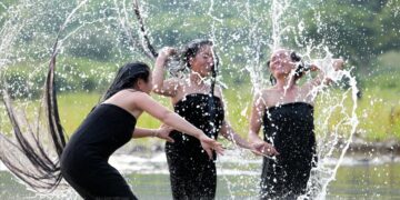 Tục tắm suối của người Tây Bắc