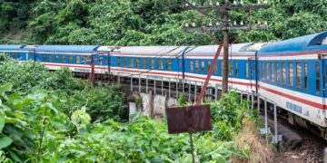 Những chuyến tàu gây kinh ngạc, từ Thụy Sĩ đến Việt Nam