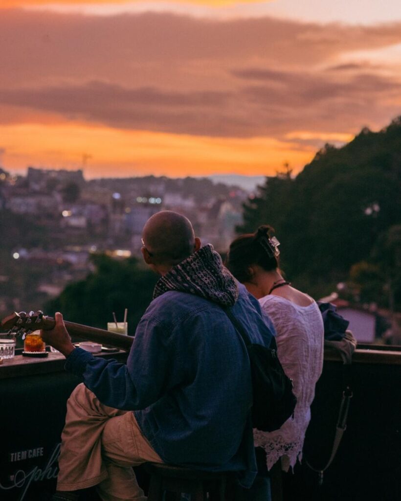 Tiệm cà phê nhỏ mà view sống ảo bao la ở Đà Lạt