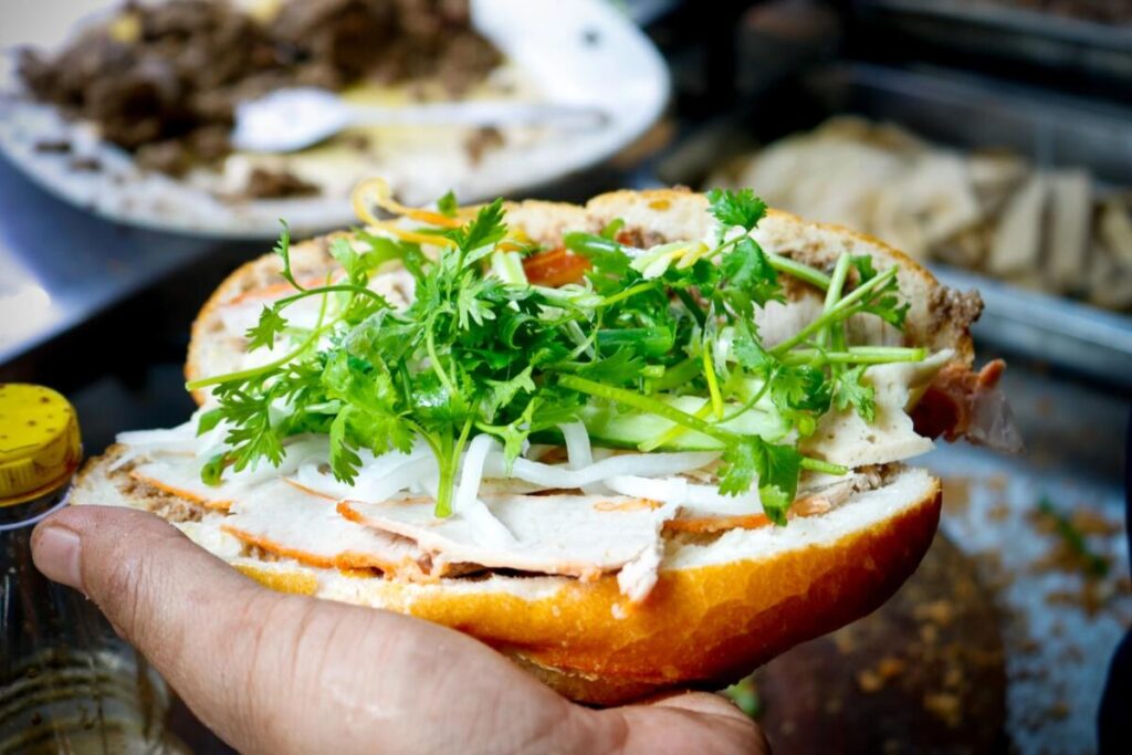Food tour Sài Gòn: Nếm trọn ‘tinh hoa’ bánh mì xưa cũ