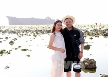 Check-in Ninh Thuận: Tàu biển Phước Dinh, điện gió Đầm Nại gây sốt