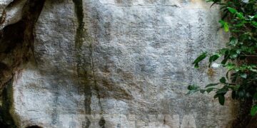 Độc đáo bài văn bia được khắc trên núi đá từ 700 năm trước