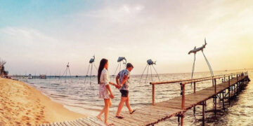 Tận hưởng vẻ đẹp đầy mê hoặc của làng chài Hàm Ninh