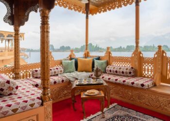 Kashmir: Hành trình ngược dòng lịch sử trên những ‘ngôi nhà biết kể chuyện’