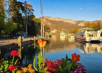 Ngắm chiều buông ở thị trấn Annecy, miền Đông nước Pháp