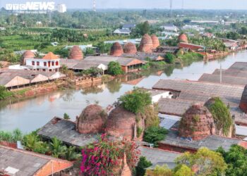 Ngắm ‘vương quốc đỏ’ bên dòng sông thơ mộng ở miền Tây