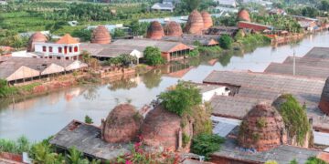 Ngắm ‘vương quốc đỏ’ bên dòng sông thơ mộng ở miền Tây