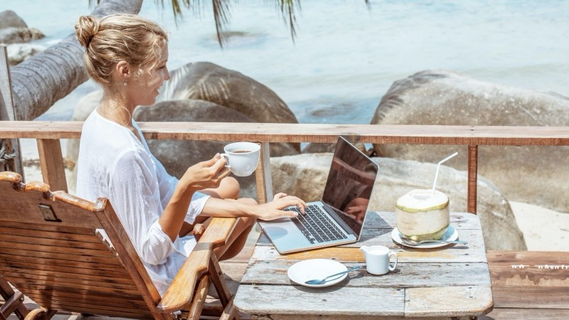 Dân văn phòng đổ xô đi workation, làm việc và nghỉ dưỡng