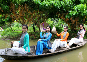 Tìm cách cứu ngành du lịch miền Tây khi đường bay thưa thớt