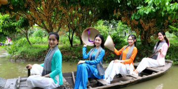 Tìm cách cứu ngành du lịch miền Tây khi đường bay thưa thớt