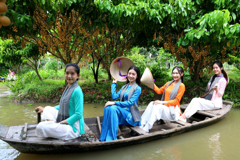 Tìm cách cứu ngành du lịch miền Tây khi đường bay thưa thớt