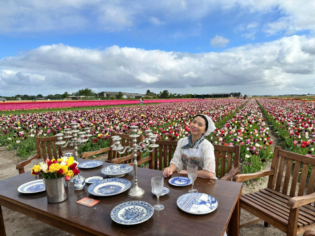 Người Việt lạc lối giữa cánh đồng hoa tulip như cổ tích ở Hà Lan