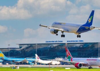 Thấy gì khi lần đầu Việt Nam có 2 đường bay vào top bận rộn nhất thế giới