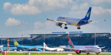 Thấy gì khi lần đầu Việt Nam có 2 đường bay vào top bận rộn nhất thế giới