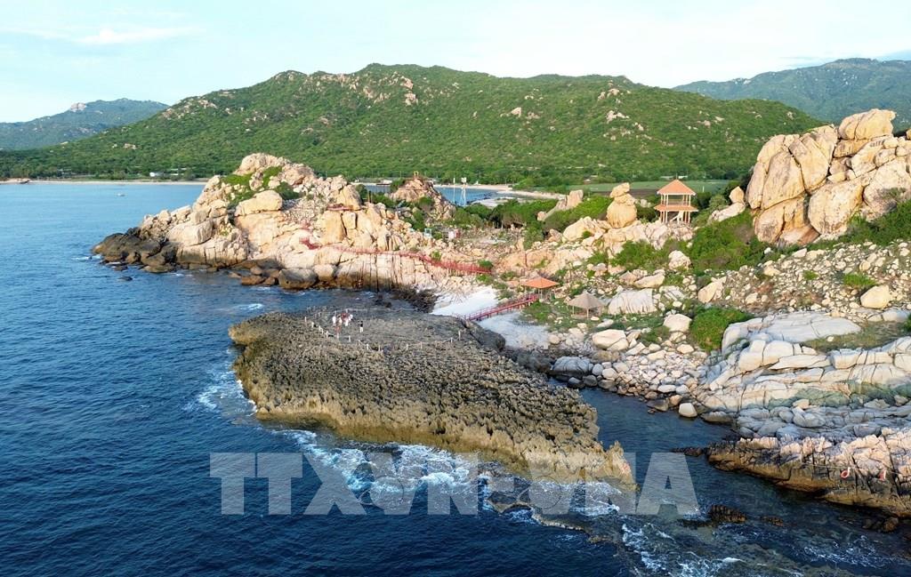 Khám phá Hang Rái – tuyệt tác thiên nhiên ở Vườn quốc gia Núi Chúa