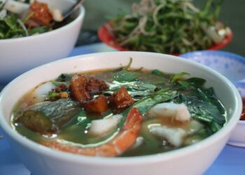 Ăn thử bún mắm mà Trấn Thành khen