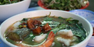 Ăn thử bún mắm mà Trấn Thành khen